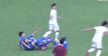 【足球迷之GIF】高球倒下了，国足再也起不来:盘点一波操作零杠五