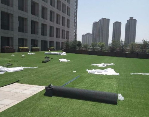 足球场人造草皮的基础要求,足球场人工草坪铺设工艺做法