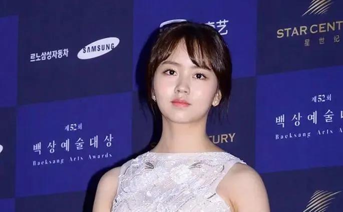 iulisa卸妆后的样子,iu和lisa哪个漂亮