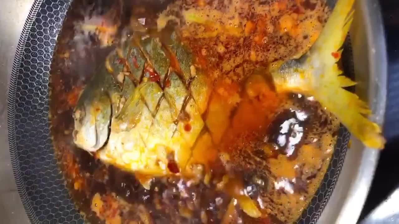 大厨教红烧鲳鱼的做法视频教程,冰鲜白鲳鱼做清蒸还是红烧好吃