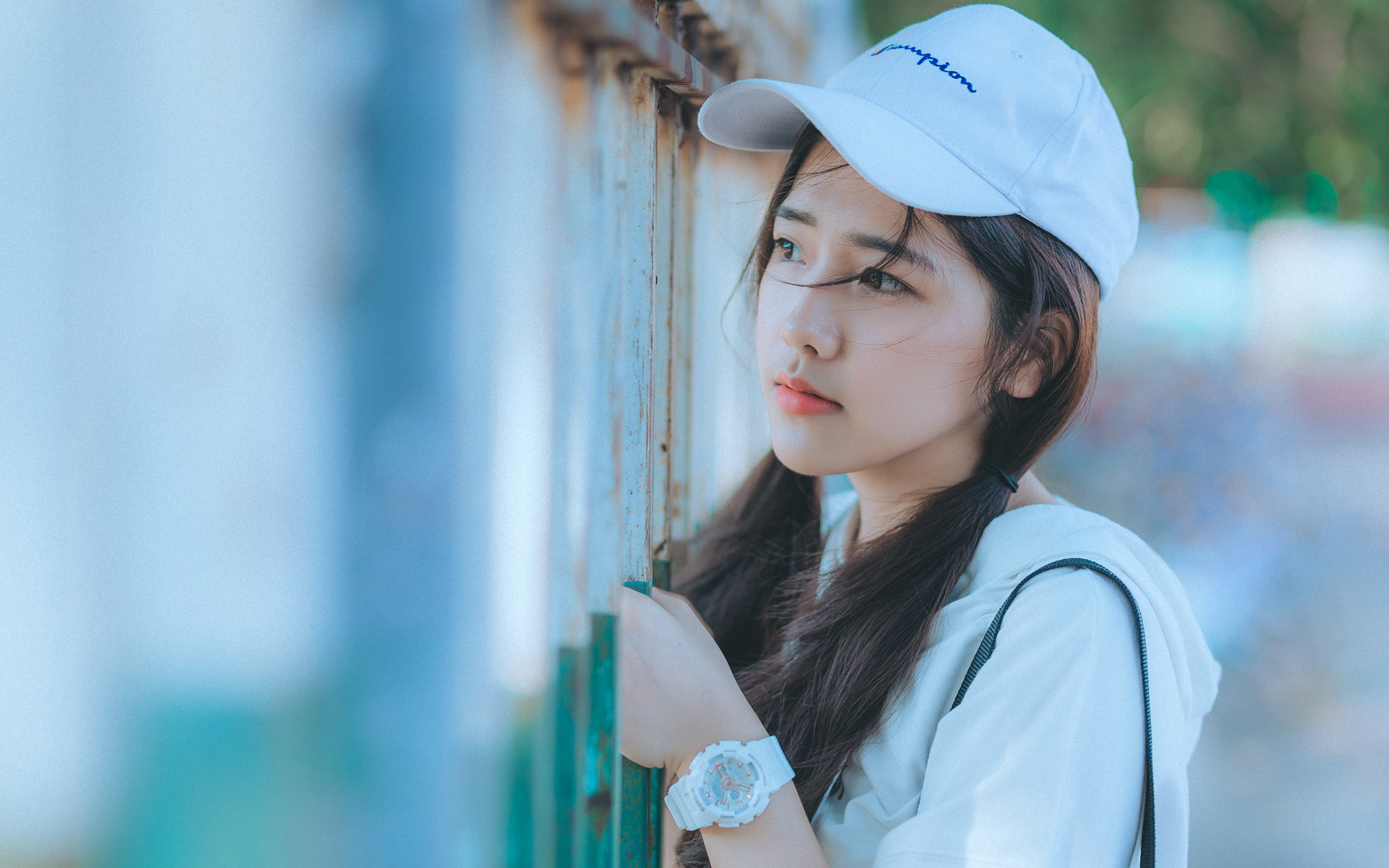 男人说忙不主动联系你还说要理解,男人总说忙不联系女人是什么意思