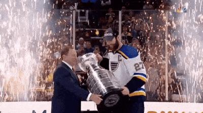 蓝调拿下球队首个斯坦利杯总冠军，奥赖利荣膺季后赛MVP