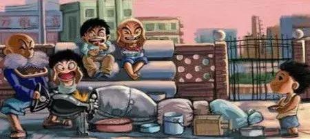 男子飞踹路边踢球小孩后续,孩子路边踢球砸中女子被同伴踢飞