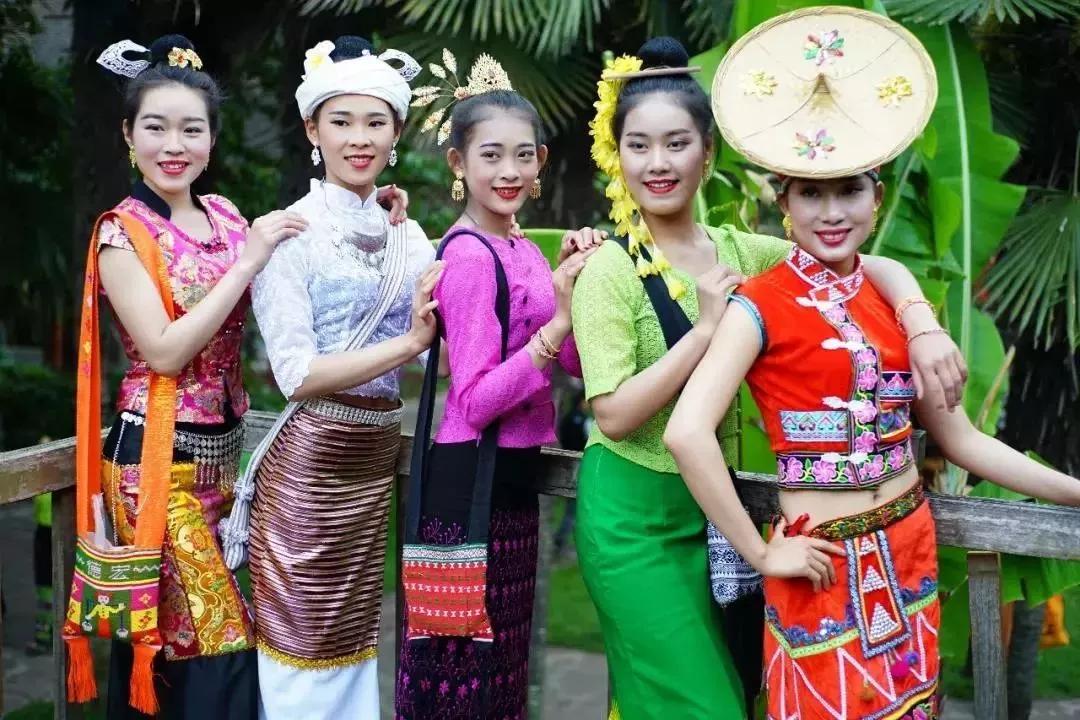 云南少数民族服饰图片,最好看的云南民族服饰