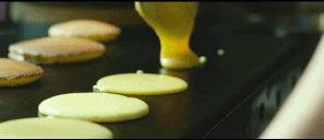 4月春暖花开，宜吃一枚甜甜的铜锣烧！哆啦A梦挚爱同款！