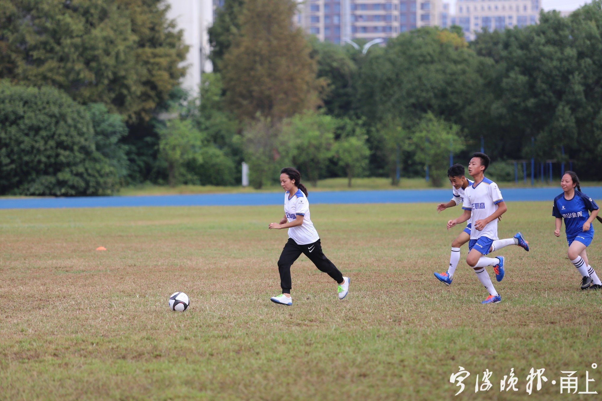 参加升旗仪式、进行职业体验，凉山州的孩子在宁波这样过“十一”