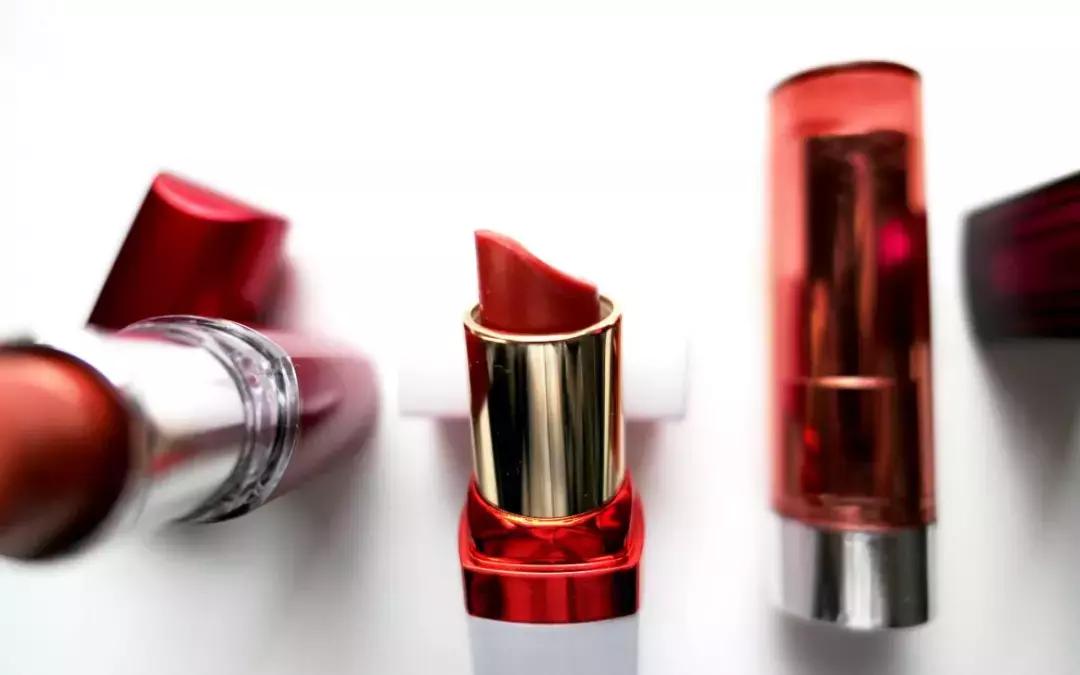 网红口红是商机还是骗局,口红机暗藏套路口红渠道成谜