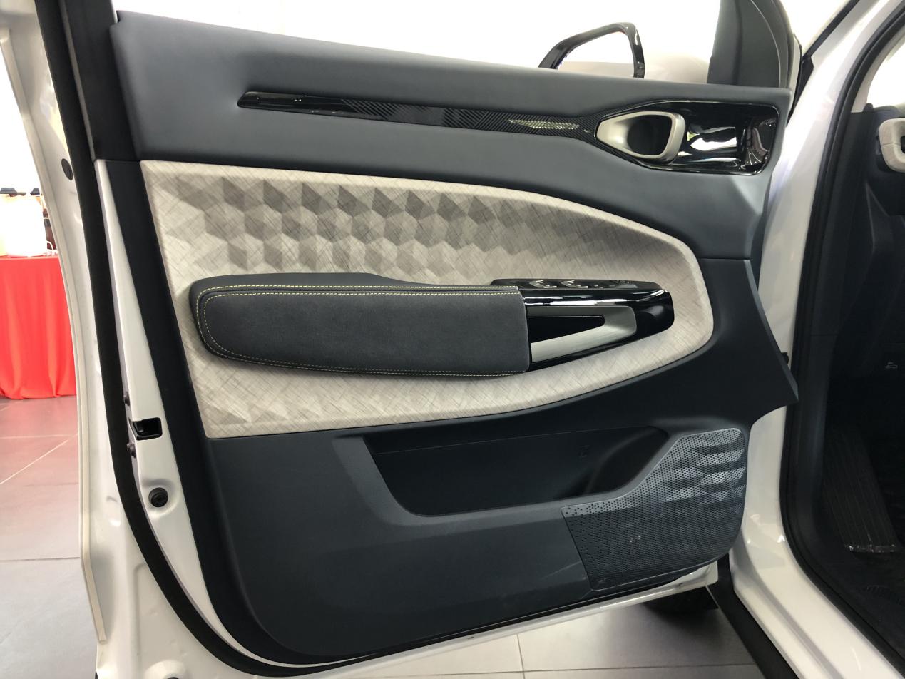 宝骏rm-52019款1.5tcvt精英型7座,2019年广州车展新宝骏rm-5实车