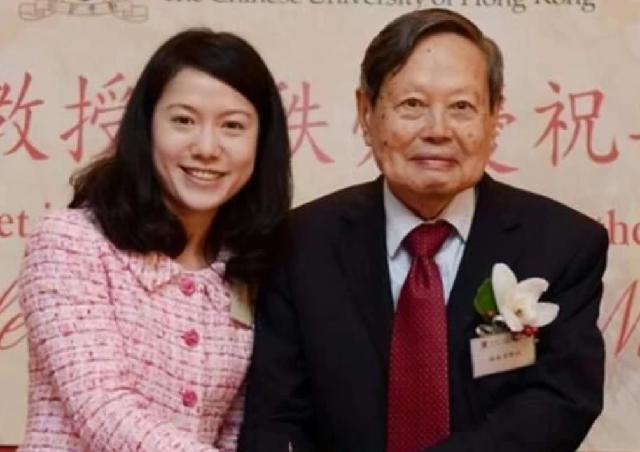 翁帆父亲和杨振宁孙女相差多少岁,翁帆的父亲评价杨振宁