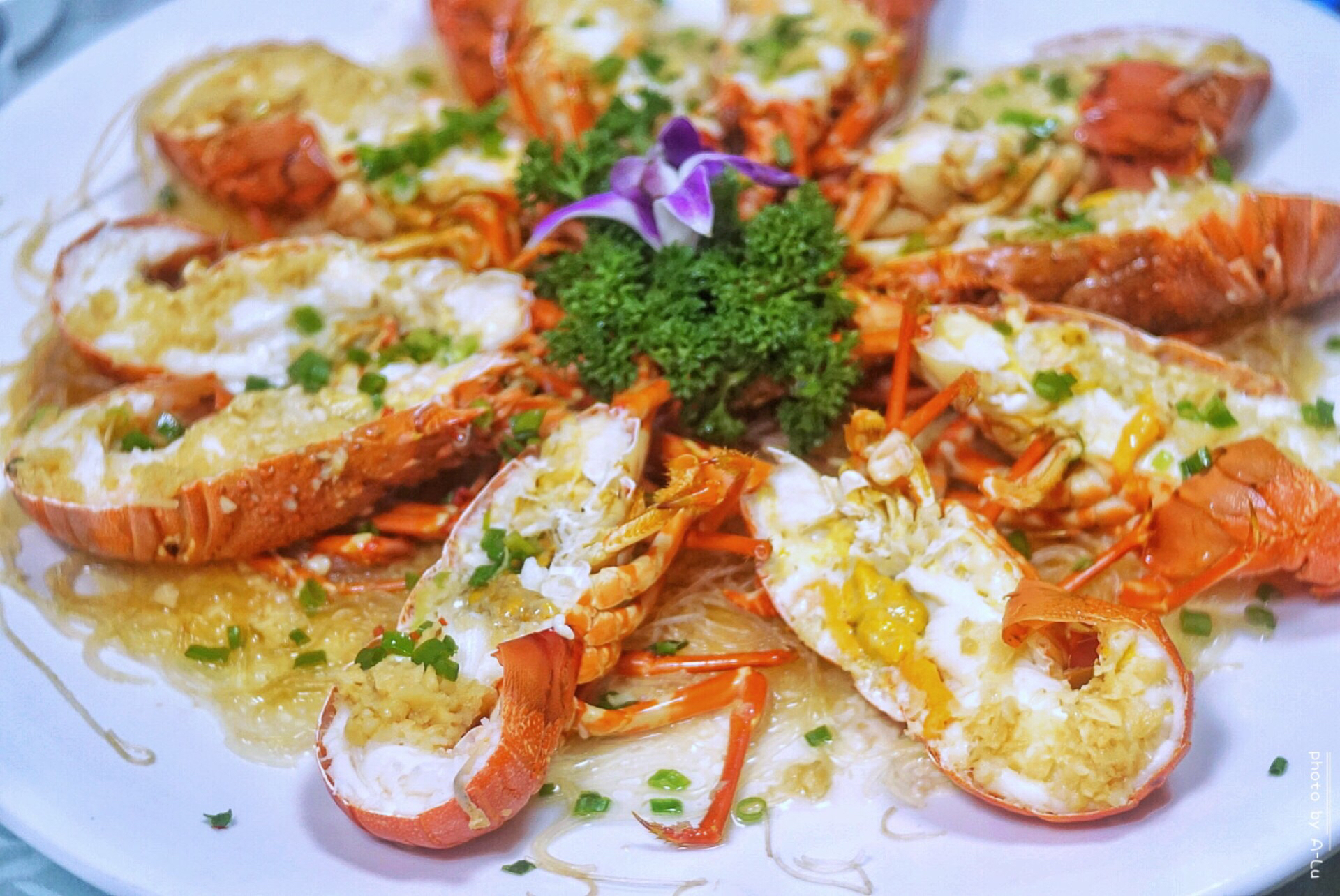 来来海鲜，旧店迁新址，老板直说我们家的菜都好吃，来过都想再来