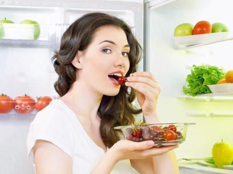 哺乳期什么食物容易引起宝宝湿疹,哺乳期不建议宝妈吃的食物