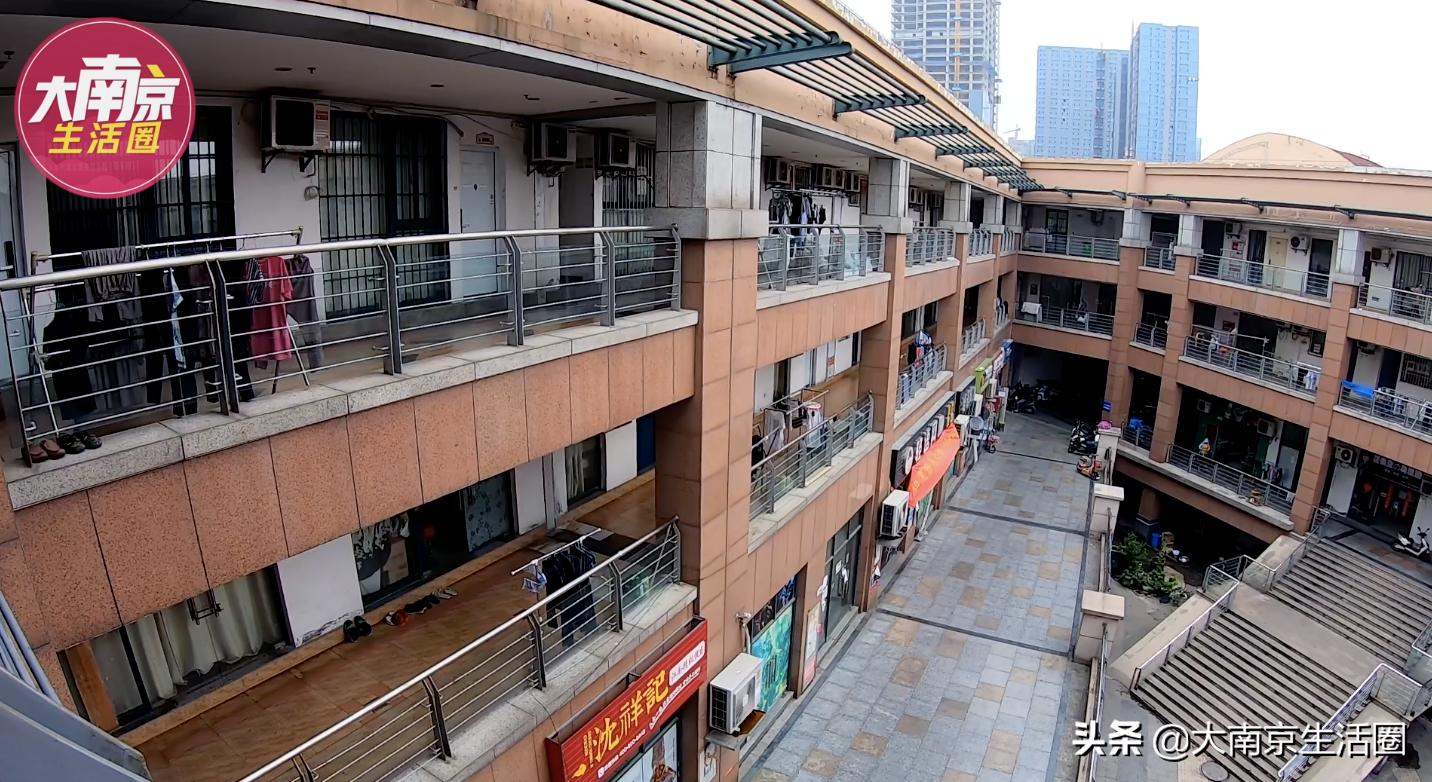 南京南站附近商场购物中心,南京南站旁边的商场