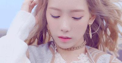 冬天带帽中长款针织开衫怎么搭配,针织开衫保暖又好穿女人味十足