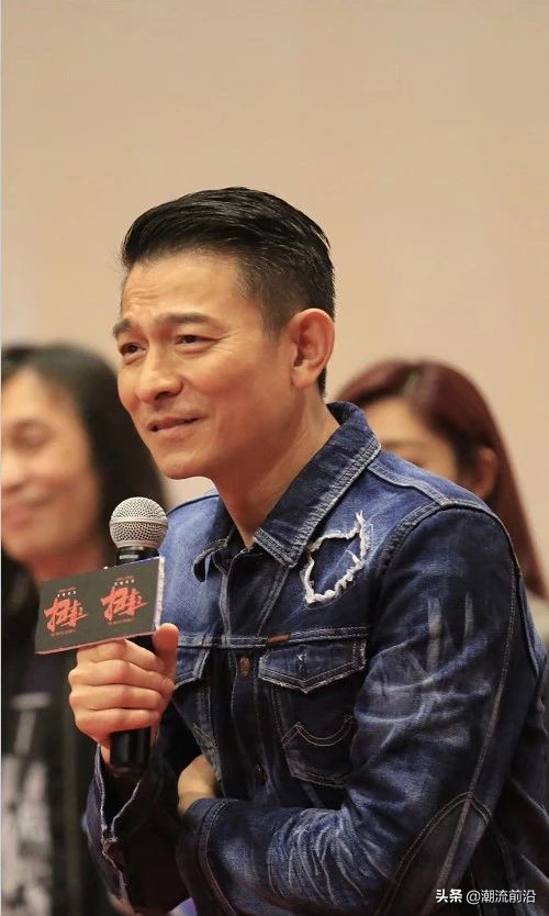 刘德华老了为什么装得很年轻,刘德华年轻时一脸褶子