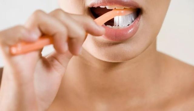 用盐和牙膏怎么去牙黄口臭,哪种牙膏能去口臭去黄牙