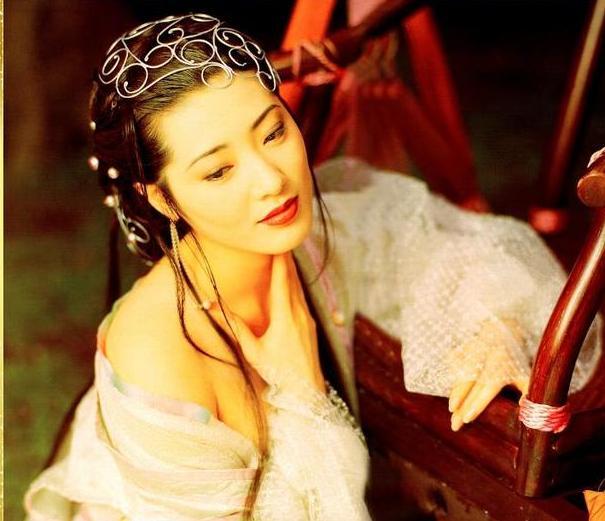 *思敏杨**从潘金莲到亚洲第一美胸，后患癌切除乳房，现状如何？