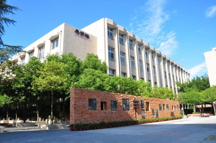 点赞最多的大学,点赞我市两所学校荣获省级称号