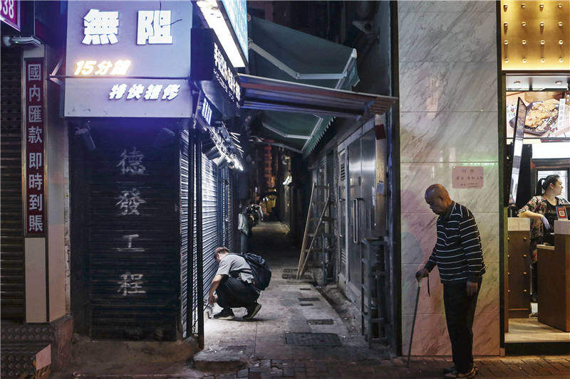 香港“油麻地的两万种死法”导赏团：城市中的边缘人，繁华背后的阴影