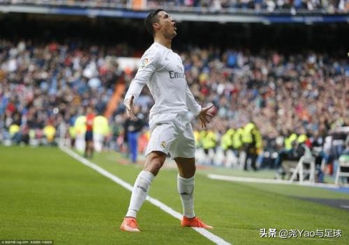 一人进四个球叫什么,一人一场进五个球叫什么