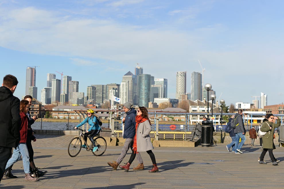 为了住上房，这些英国年轻人简直各种办法都想绝了