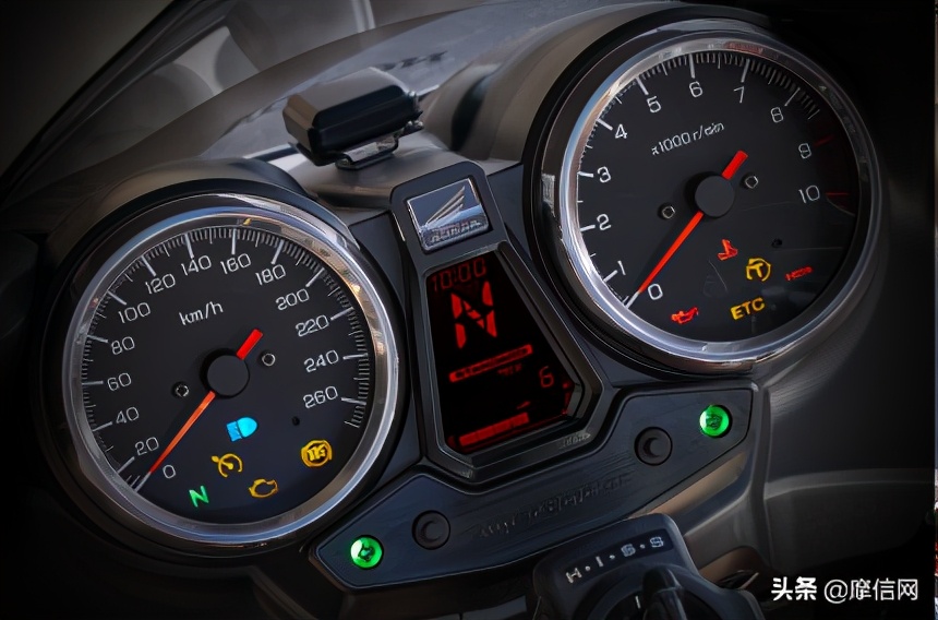 鏈敯澶嶅彜cb1300鍏ㄦ柊浠锋牸,鏈敯琛楄溅cb1300