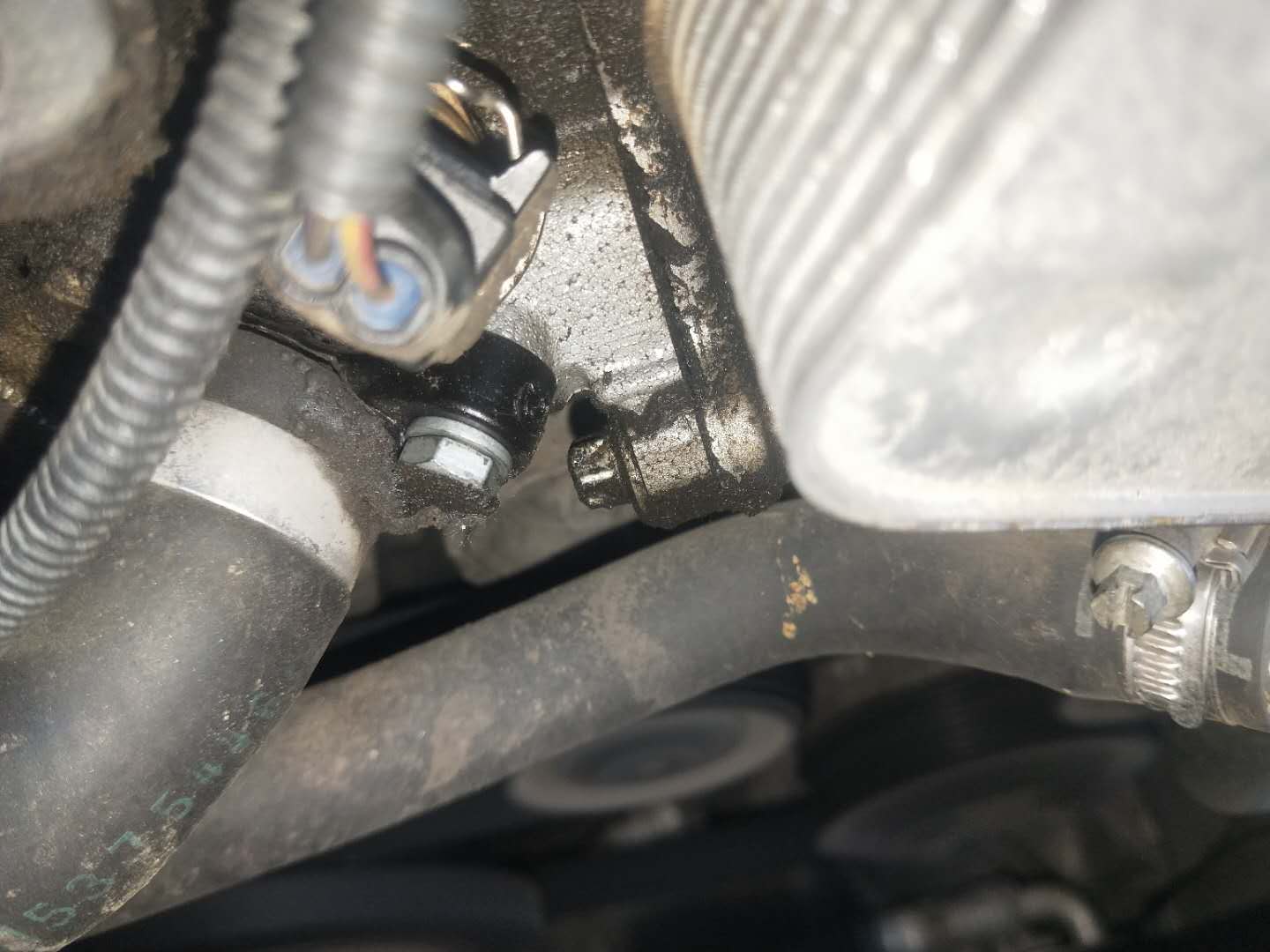 如何解决宝马发动机漏油,如何解决宝马发动机漏油问题