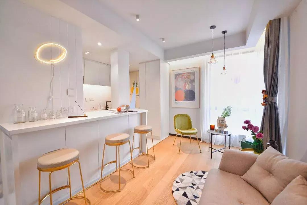 房子装修花再多钱，客厅还是沙发+茶几+电视柜，这样装修好看实用