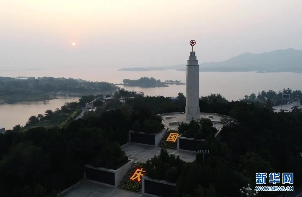 让历史照亮未来——跟着习*平近**总书记的足迹学习*党**史