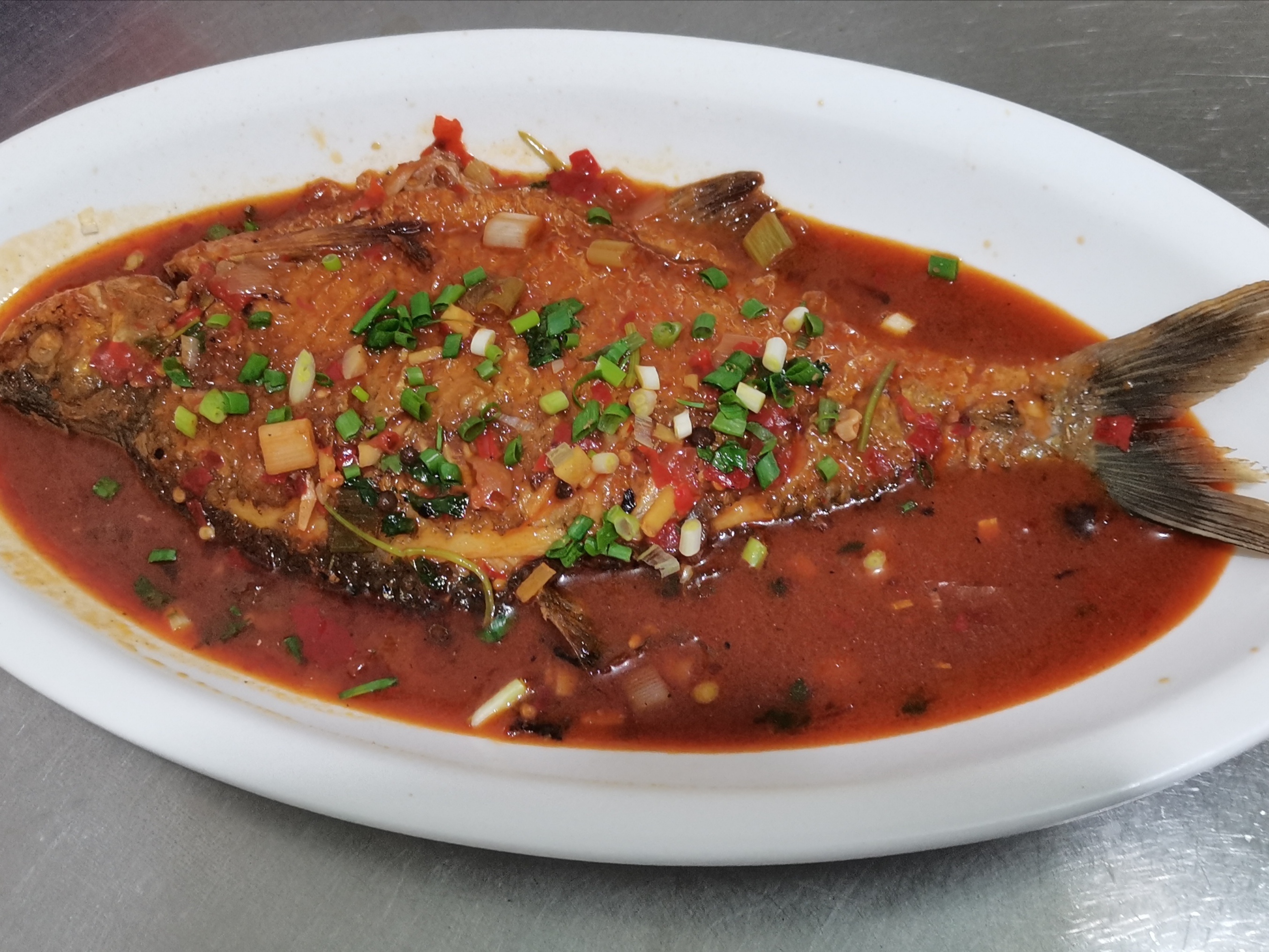 红烧鱼怎么做不腥又鲜美又下饭,红烧鱼怎么做又香又嫩赶紧学起来