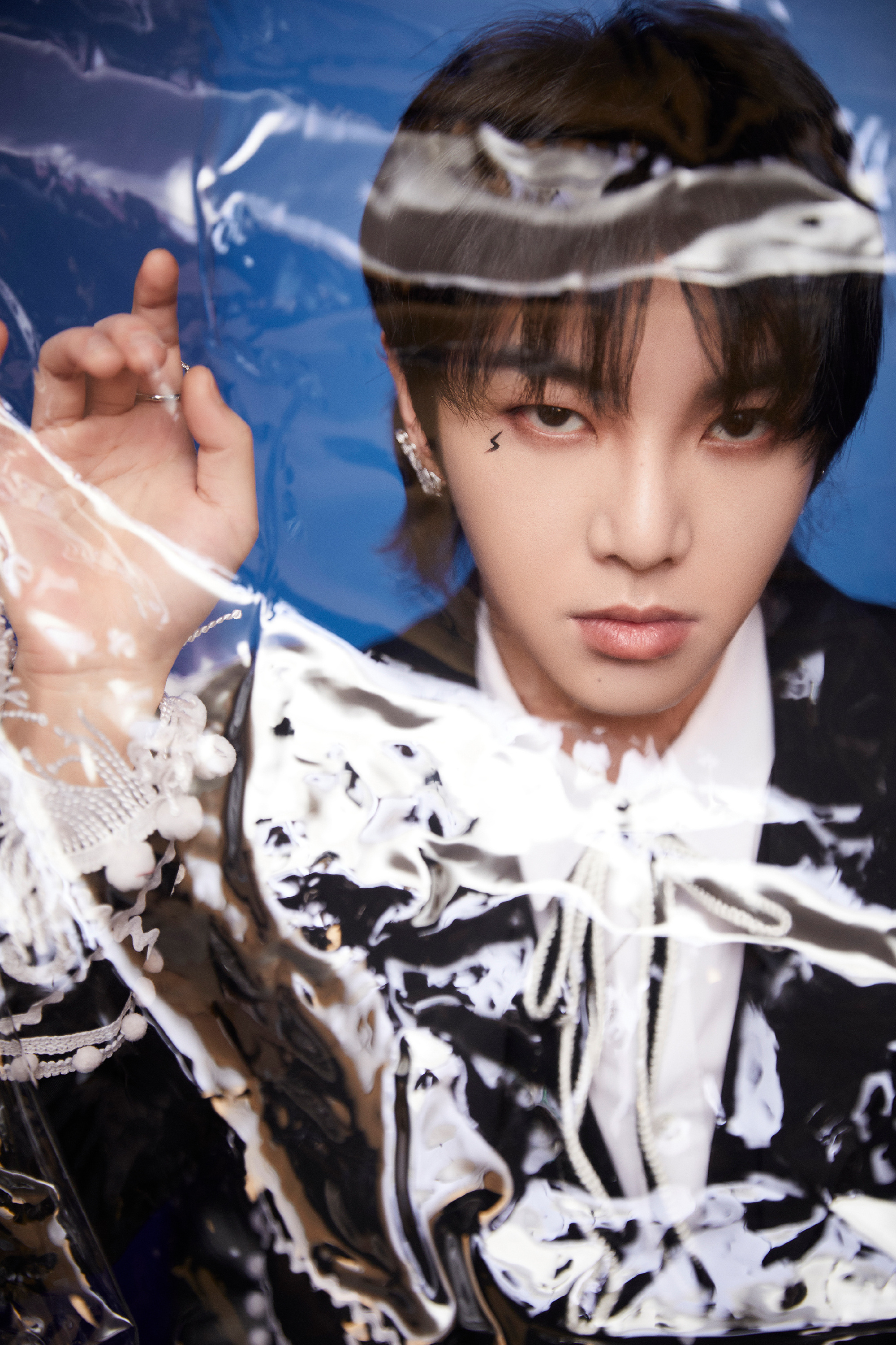 帝师华晨宇烟熏妆,华晨宇烟熏妆小哪吒