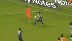 足球十大搞笑进球动图,国足足球搞笑gif高清图