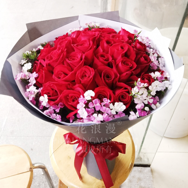 送女朋友玫瑰花的颜色,女朋友生日送什么颜色的玫瑰花好