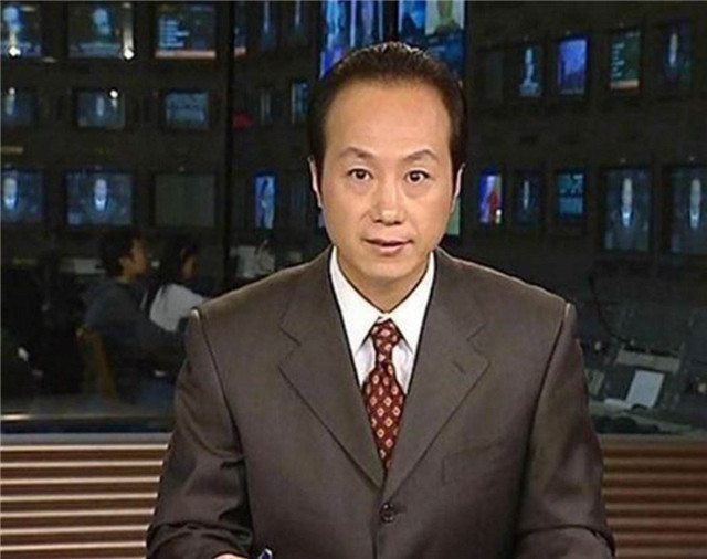 48岁罗京病逝后续,罗京去世11年妻子长跪不起