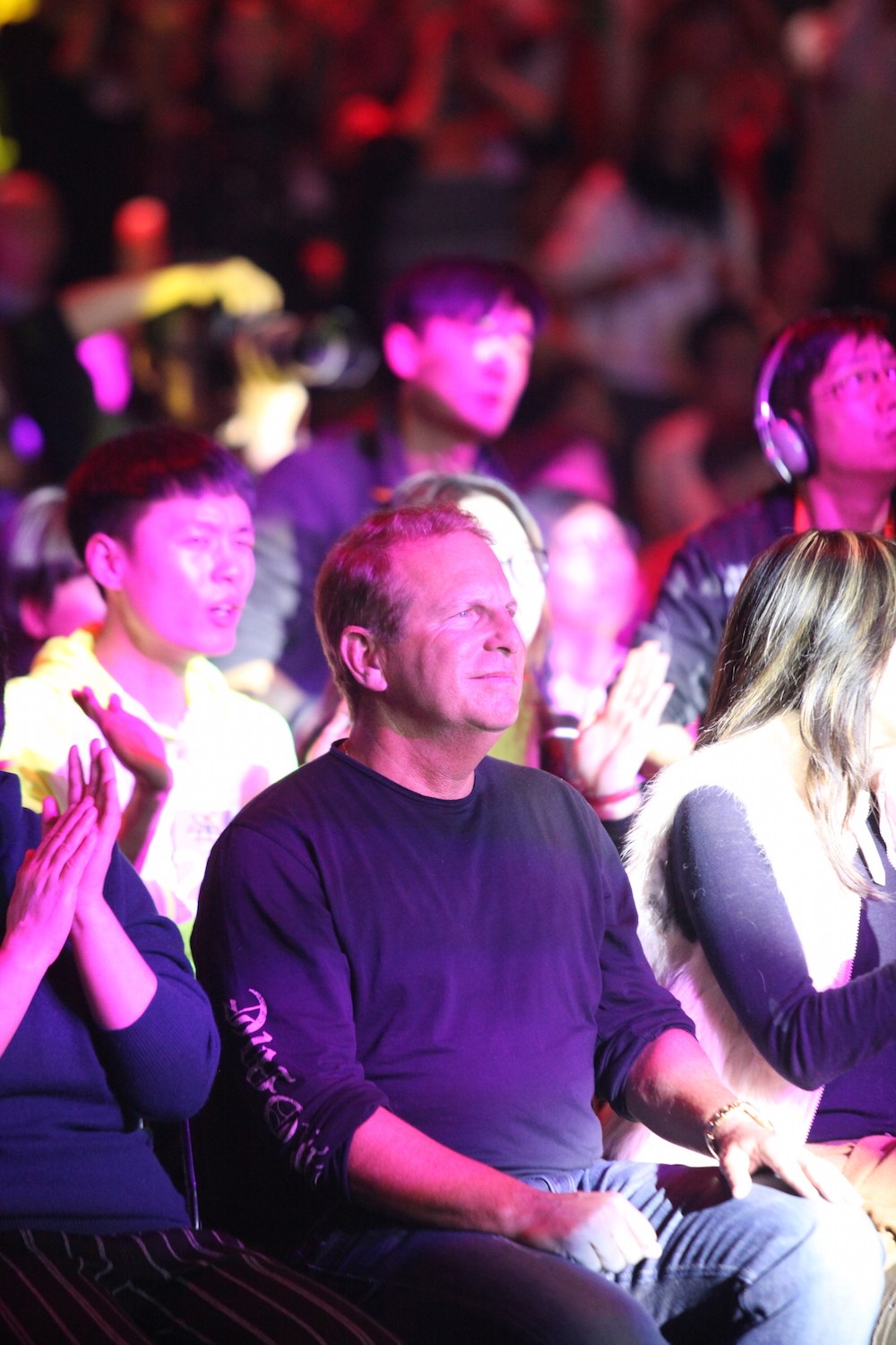 李玟发文疑否认传闻,李玟为何在事业如日中天时隐退