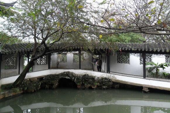 苏州旅游必去十大景点苏州园林,拙政园离苏州站近还是苏州北近