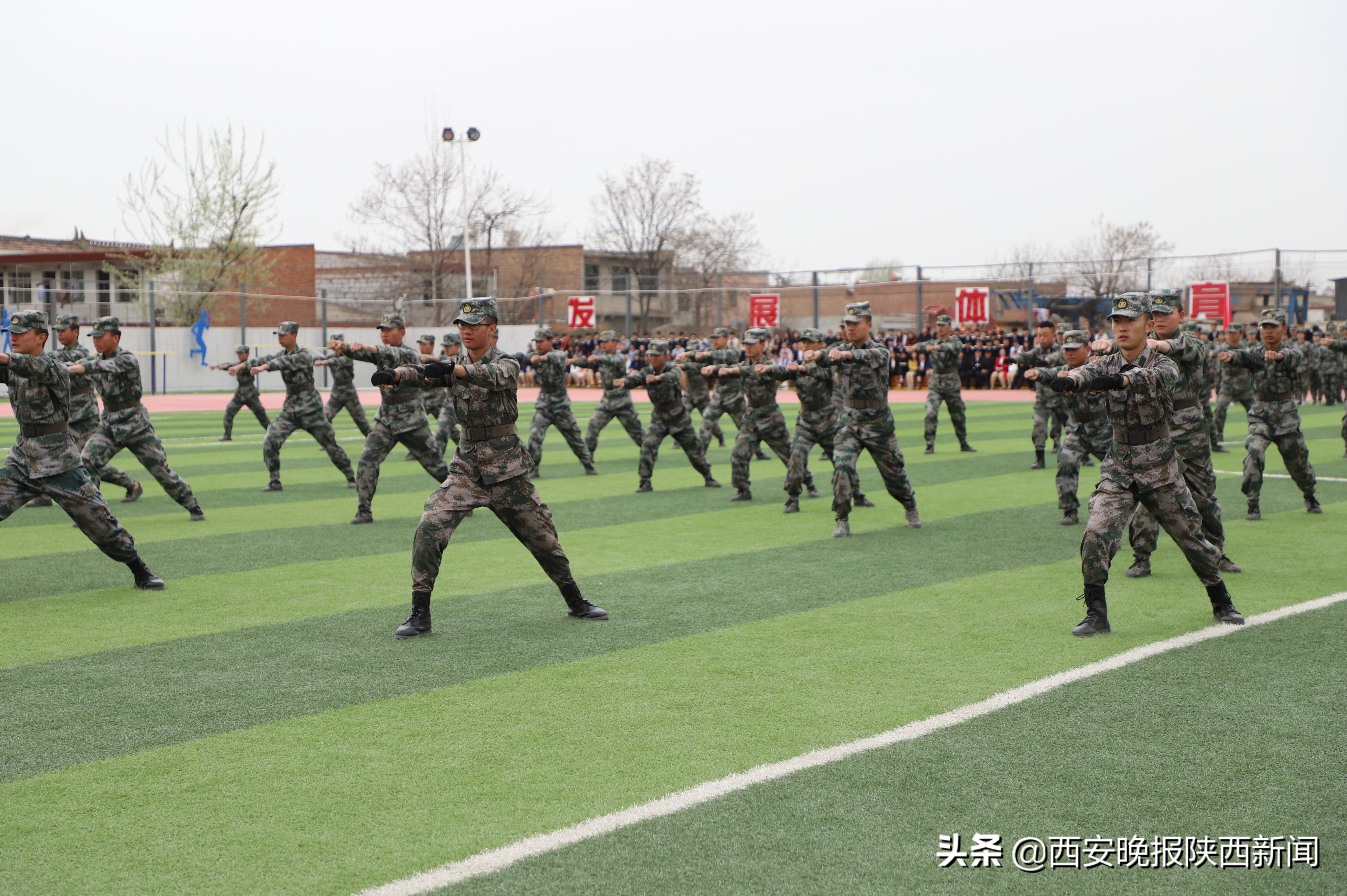 西安轨道交通学校2017军训视频,西安铁道技师学院军训视频