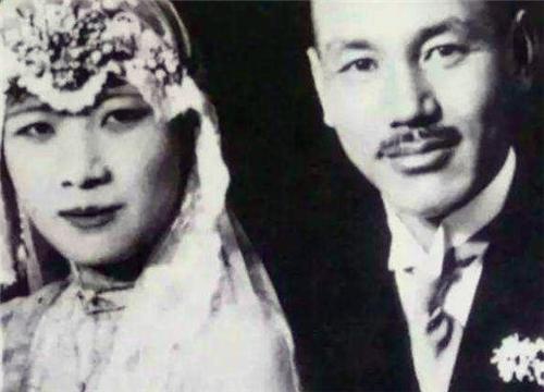 浙江有位尼姑还俗，嫁给大22岁的丈夫，生下一子成天下闻名的总统