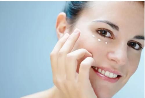 能让美妆博主都无限回购的眼霜,推荐几款好用又不贵的眼霜