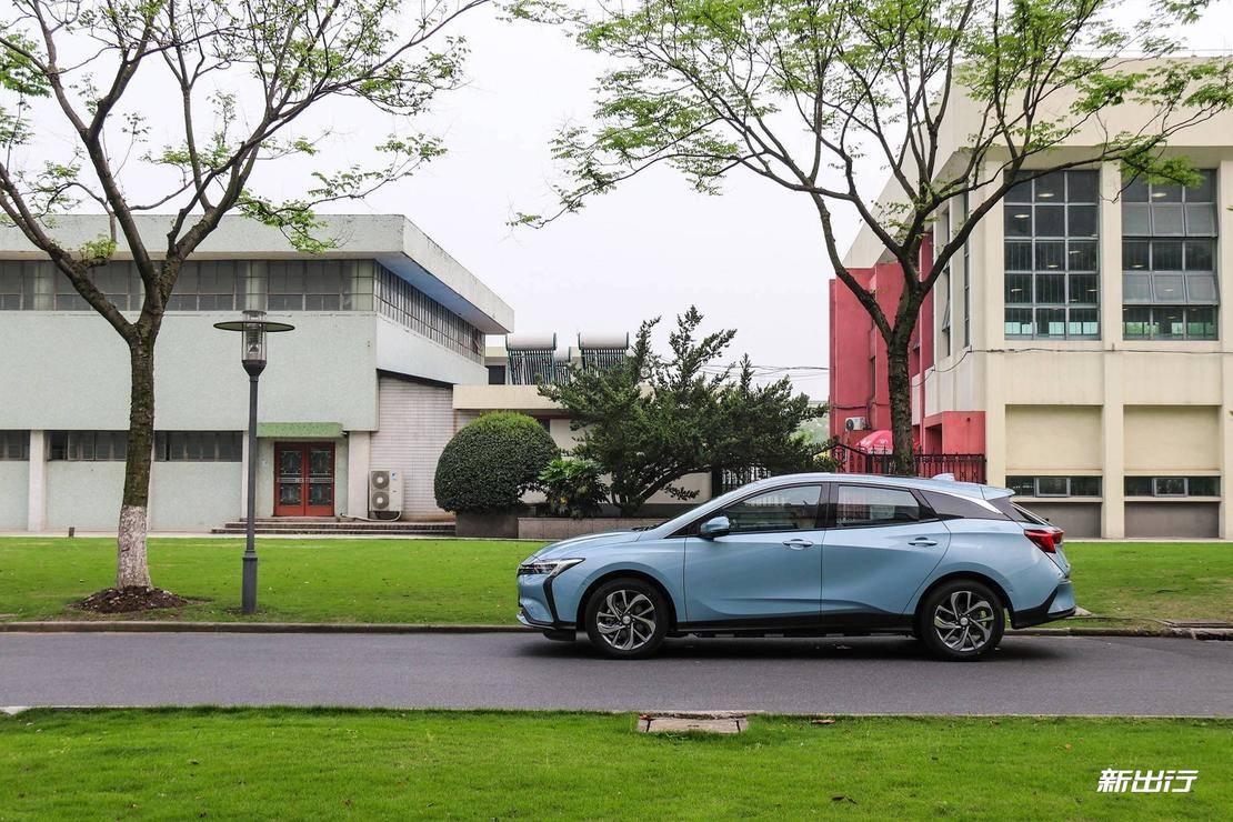 别克电车velite6体验,科技感满满别克velite6看车记