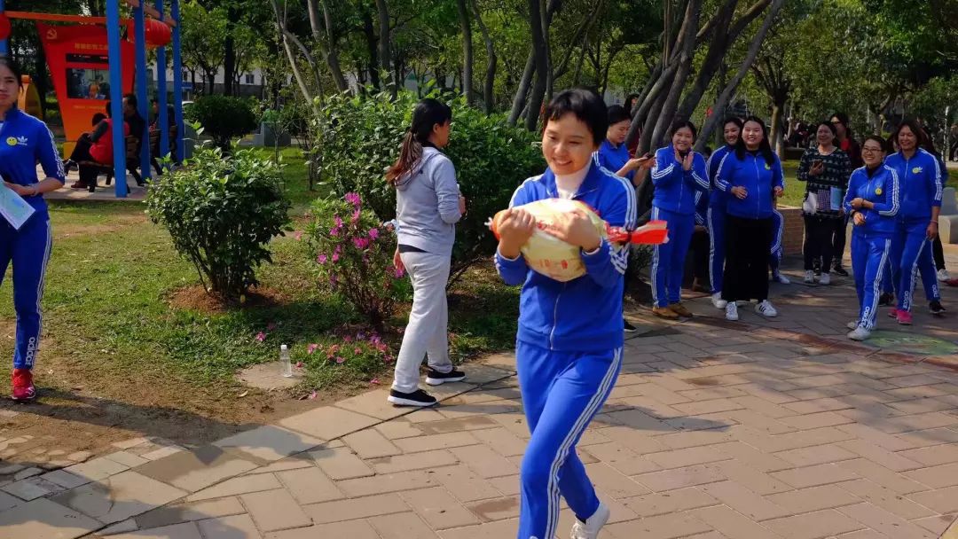 番禺｜昨天，桥南“半边天”比久违的阳光更有活力！