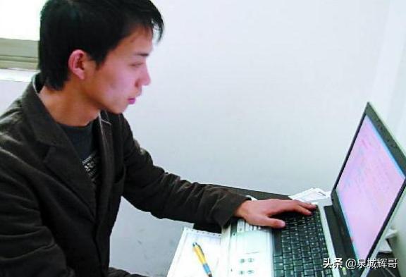 从学渣到年入百万的创业明星，抓住机遇，专科生也可以逆袭