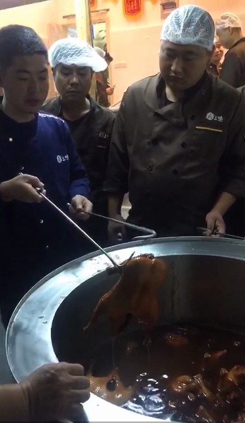 哪里可以学卤菜的做法及配方呢,正宗卤菜技术哪里学的