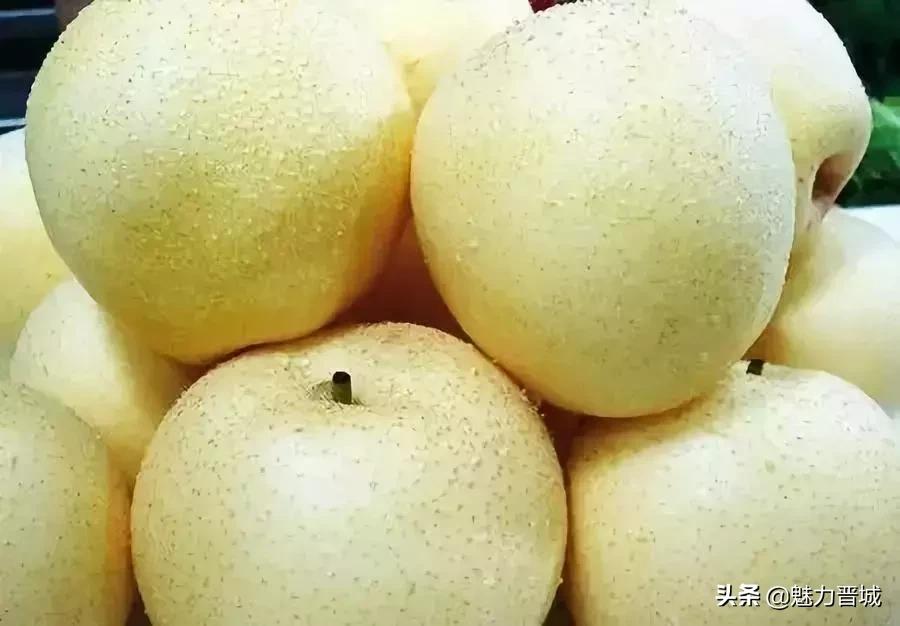 自家果园翠冠梨脆甜多汁欢迎采摘,砀山果园现摘青皇冠梨