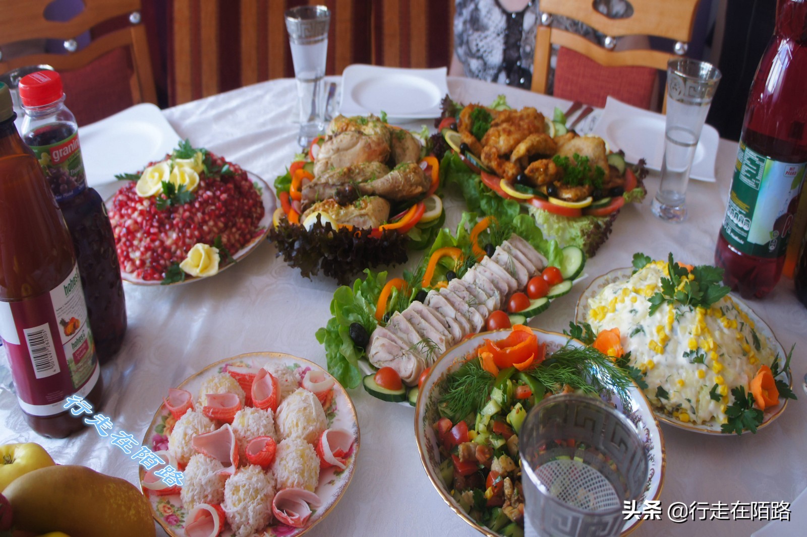 世俗化的车臣穆斯林：不戴头巾还能喝酒，交警都要配AK47