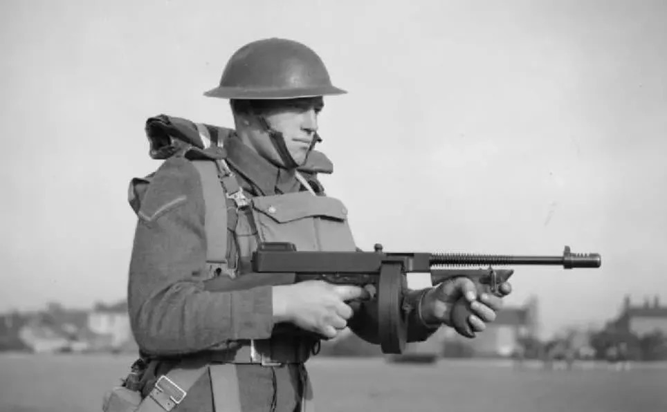 波波沙冲锋枪和汤姆森冲锋枪一样,波波沙和汤姆森哪个好用