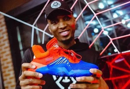 米切尔要求阿迪达斯出签名鞋,阿迪达斯米切尔最新款篮球鞋