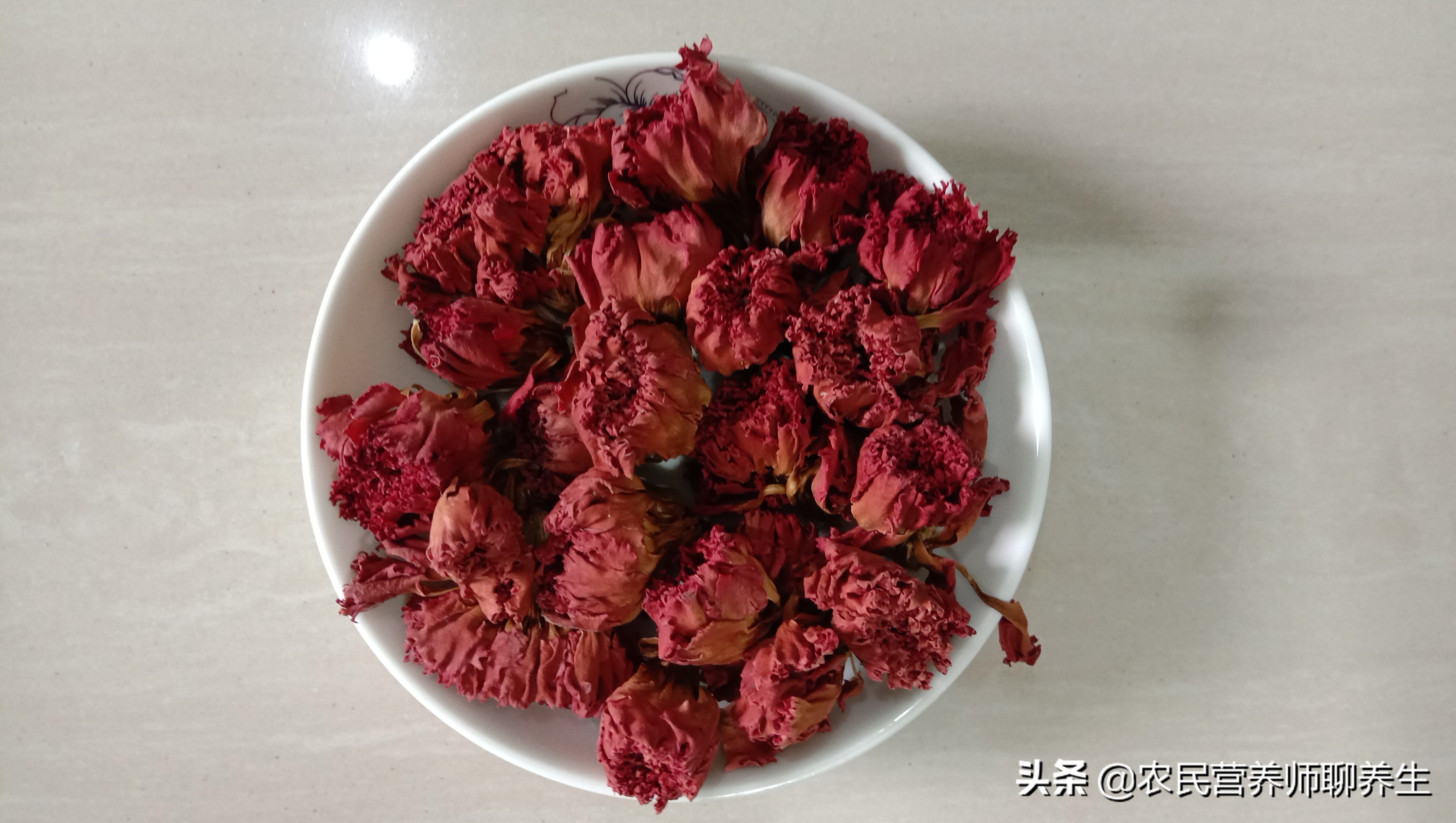 康乃馨茶泡水,泡一壶茶闻淡淡花香