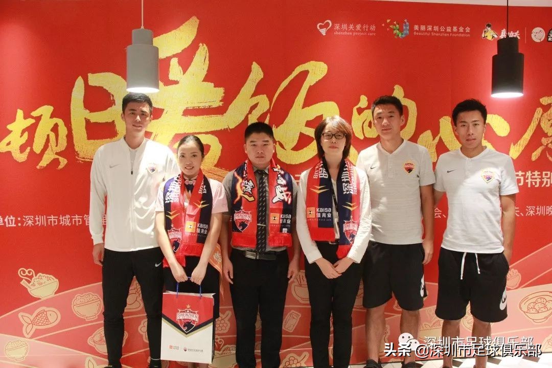 爱心志愿者为环卫工人送餐,暖心志愿者为环卫工人送上爱心粥