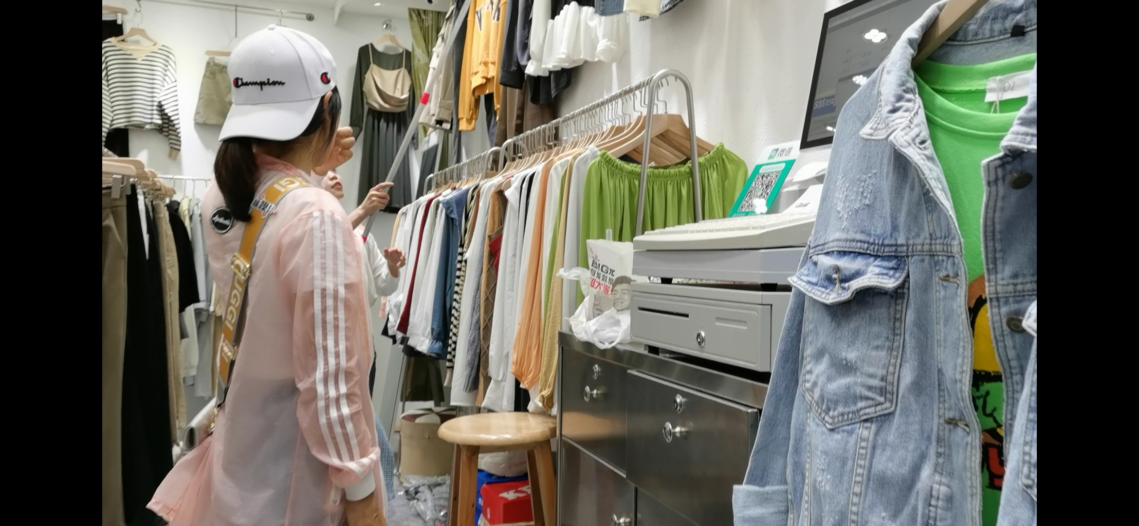 深圳南山服装批发市场在什么地方,深圳东门步行街服装批发市场