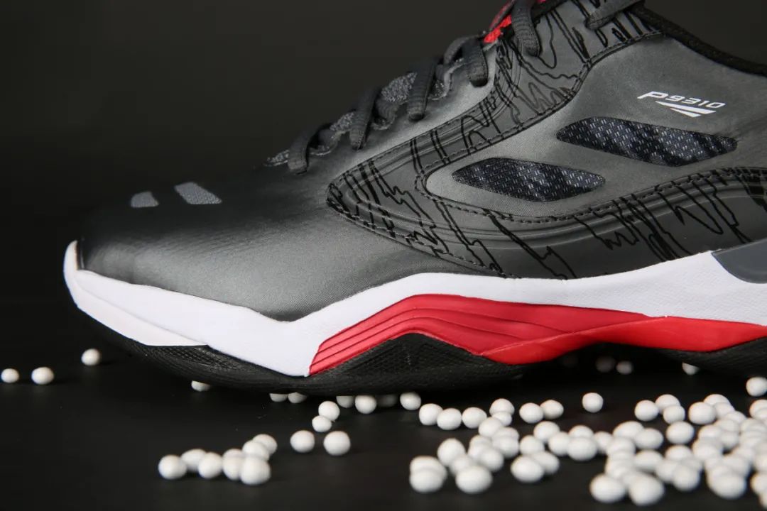 怎么挑选适合自己的羽毛球鞋,羽毛球鞋怎么选新手入门必看